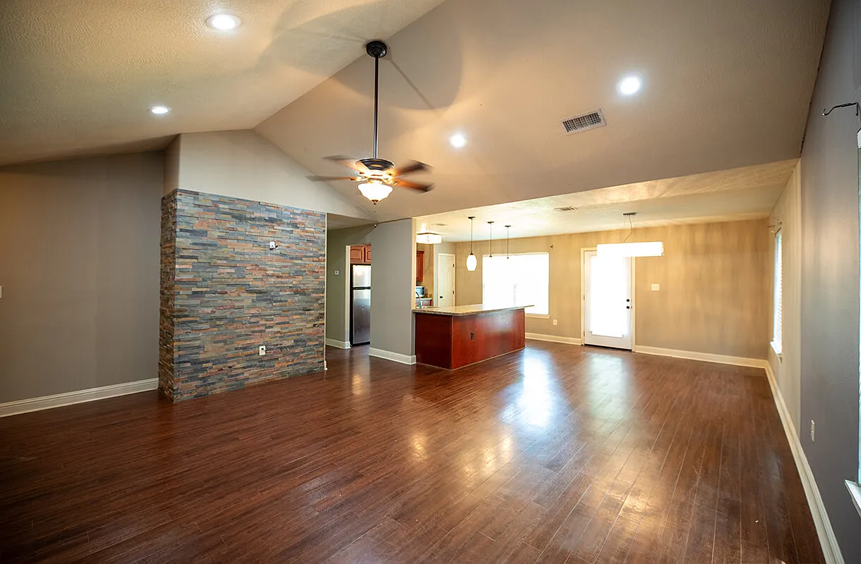 564 Ethel Drive - Moss Bluff — Photo 2