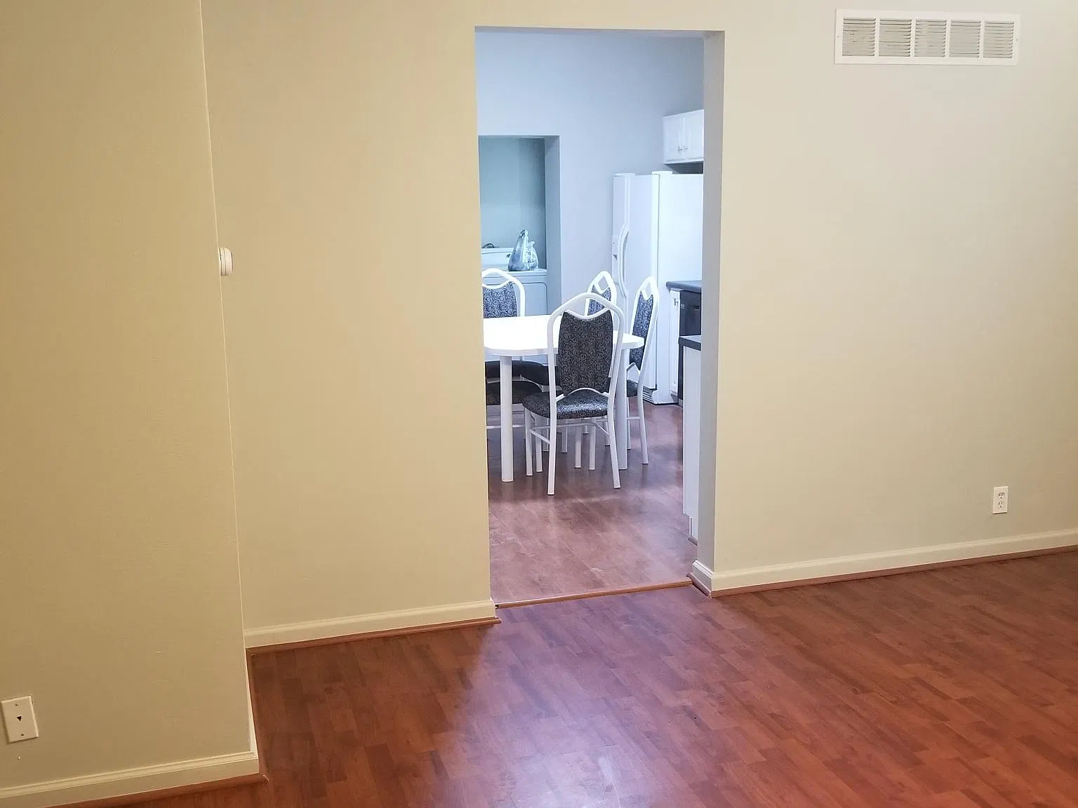 2 bed, 976 sqft, $1,800 — Photo 2