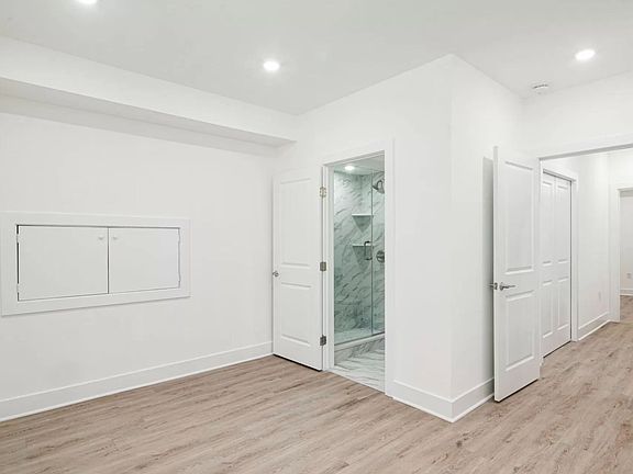 3rd image of 407 W Oxford St Unit 1