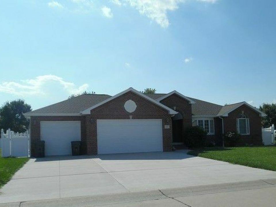 1st image of 816 Clearwater Court