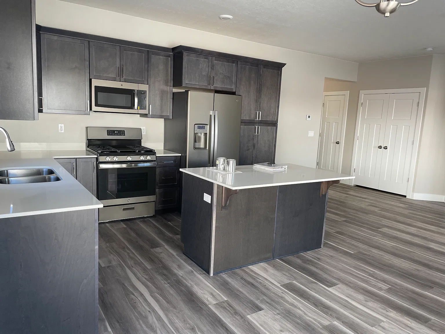 4 bed, 2.5 bath, 1948 sqft, $1,750 — Photo 4