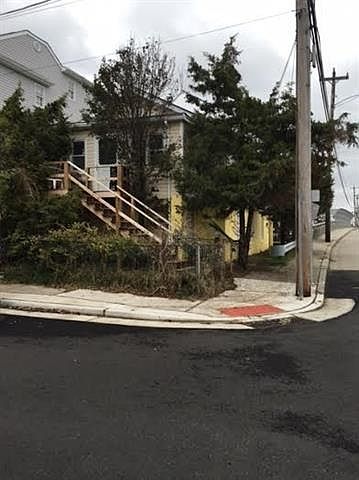 2nd image of 3000 Lake Ave