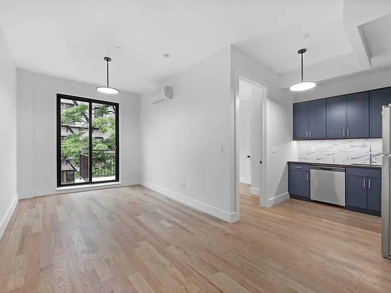 221 S 4th St #3R — Photo 2