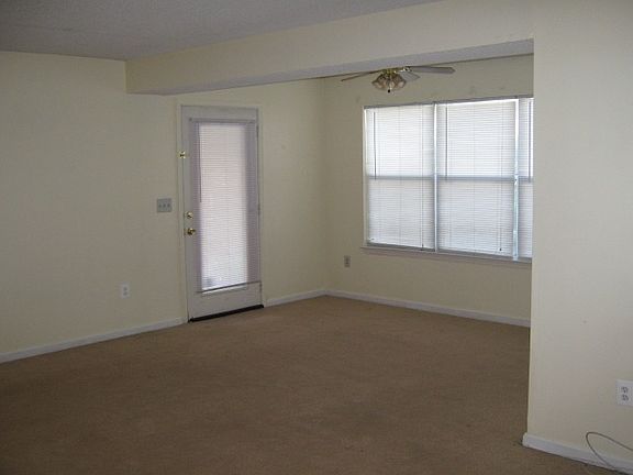 Living & sunroom area