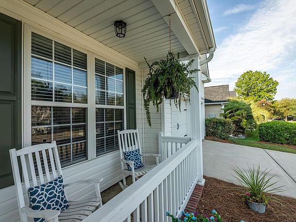 4th image of 325 Buckthorne Dr