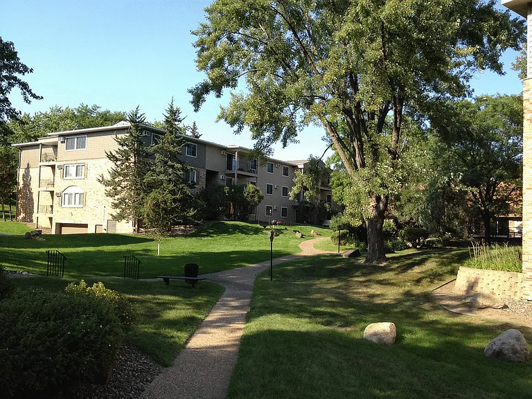 10301 Cedar Lake Rd #319 — Photo 18