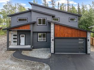 9203 Strutz Ave, Anchorage, AK 99507