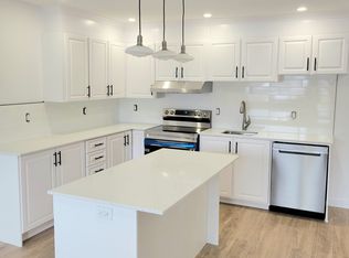 214 Manchester Ave #1, Ottawa, ON K1Y 1Y9