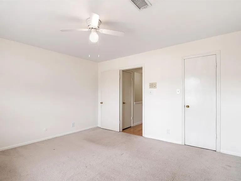 6332 Chevy Chase Dr #16 — Photo 15