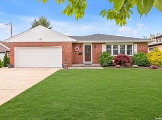 60 Concord St, Rockville Centre, NY 11570
