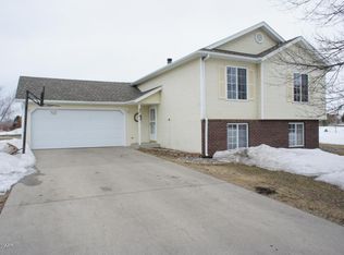2701 32nd St S, Moorhead, MN 56560