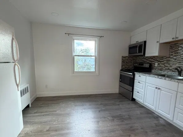 295 49th St Floor 2, Lindenhurst, NY 11757