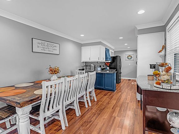 3rd image of 498 Rainbow Ave NW