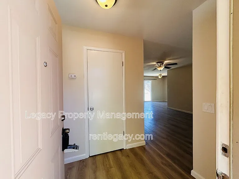 6841 Castleberry Cir — Photo 2