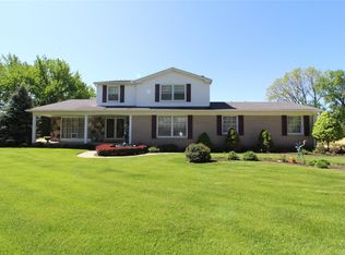 35205 Oakland St, Farmington, MI 48335