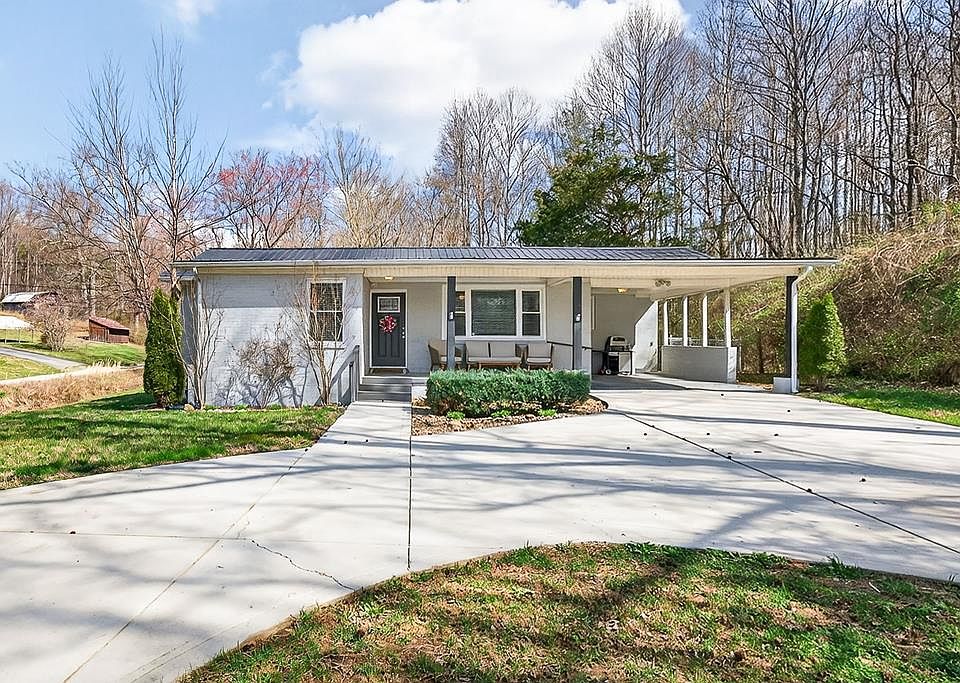 1st image of 805 Crescent Dr