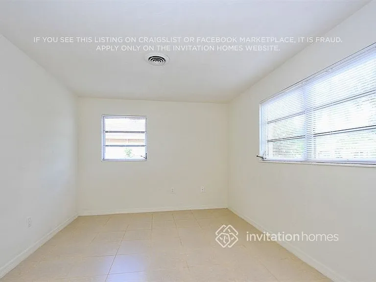 2449 Chandler Ave — Photo 8