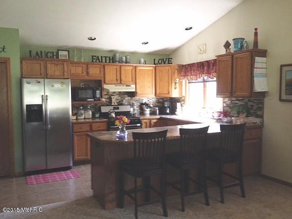 3rd image of 1751 Lakeview Dr