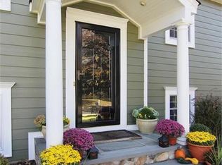 4 Village Cir, Mendham, NJ 07945