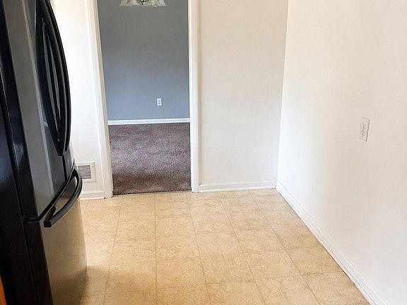 5th image of 1036 Highland Cir