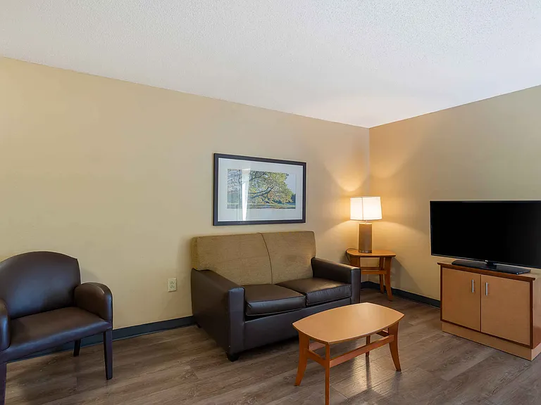 Deluxe Studio - 2 Full Beds