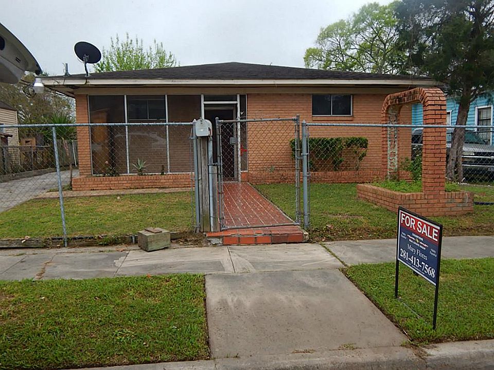 1st image of 211 E Pearce St