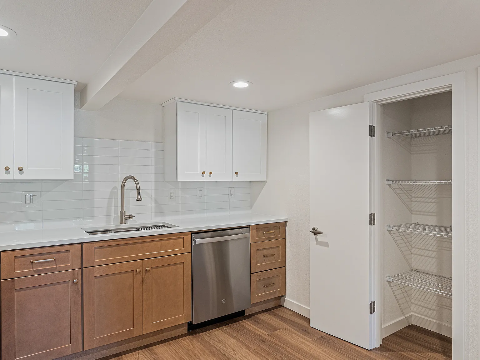 14325 Phinney Ave N, Seattle - 2 — Photo 3