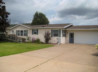 37176 Seymour Dr, Prairie Du Chien, WI 53821