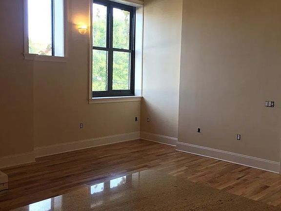 4th image of 21-23 Daniel St APT C