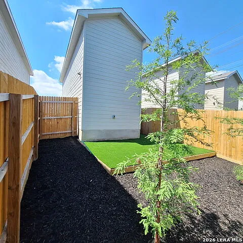 2 bed, 2.0 bath, 664 sqft, $1,195 — Photo 3