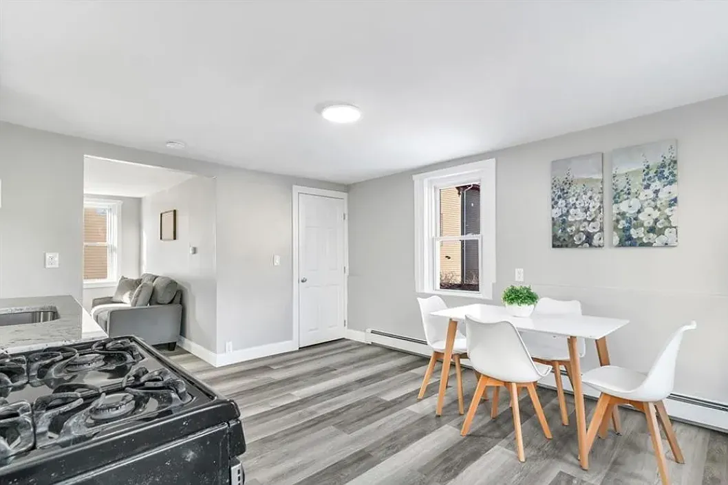 1 bed, 950 sqft, $1,700 — Photo 3