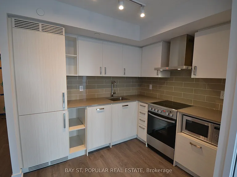 125 Redpath Ave #401 — Photo 8