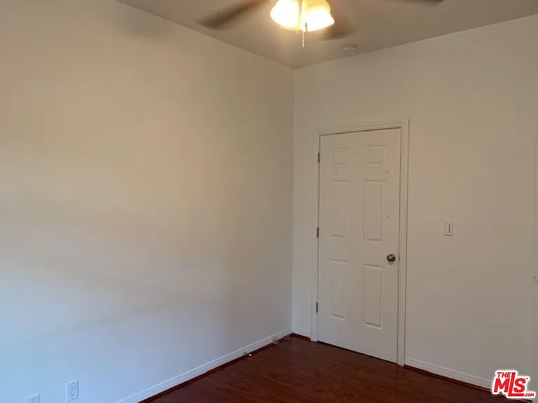 1305 W 37th Pl — Photo 10