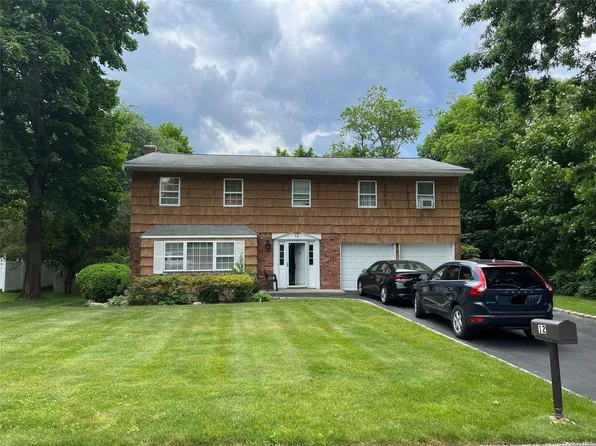 12 Hilltop Drive, Mount Sinai, NY 11766