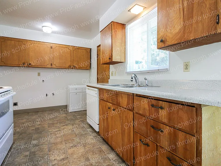 1310 SE 4th St — Photo 10