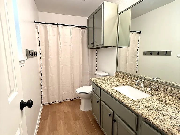 1109 E Avenue M — Photo 16