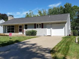 1048 25th St NE, Cedar Rapids, IA 52402