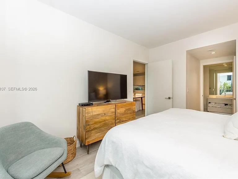 55 SW 9th St #1010 — Photo 10