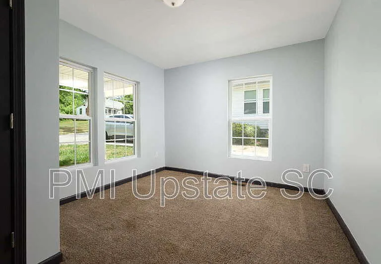 249 E Hampton Ave — Photo 15