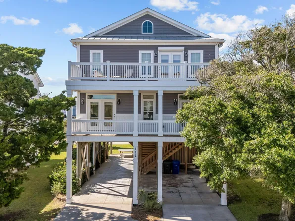 112 SE 71st Street, Oak Island, NC 28465
