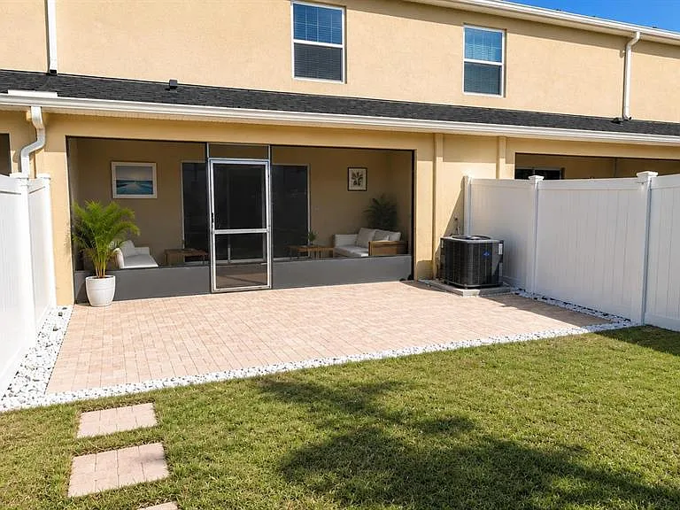 9040 Pinales Way — Photo 14