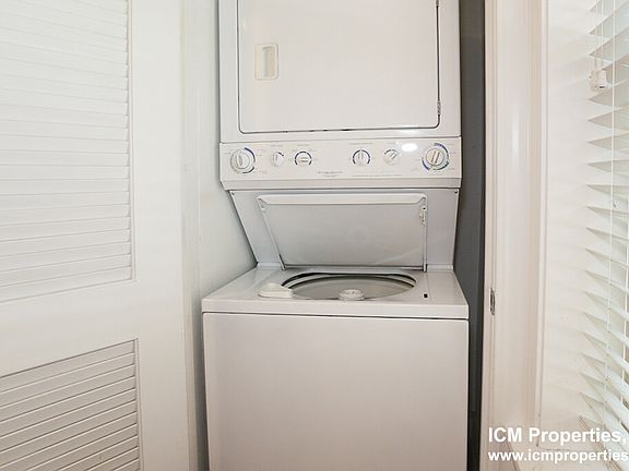 2nd image of 1222 W Waveland Ave #1