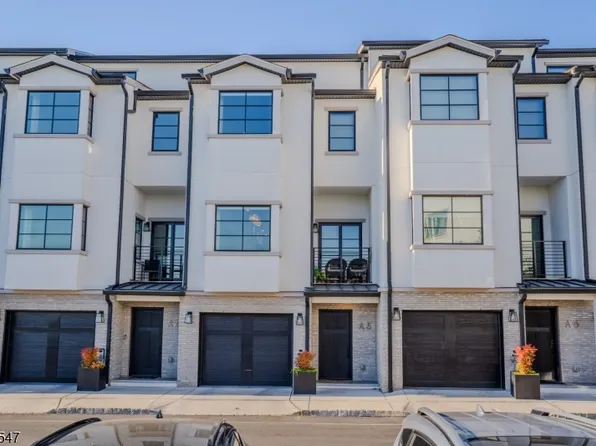 5 Harbor Front Plz, Elizabeth City, NJ 07206