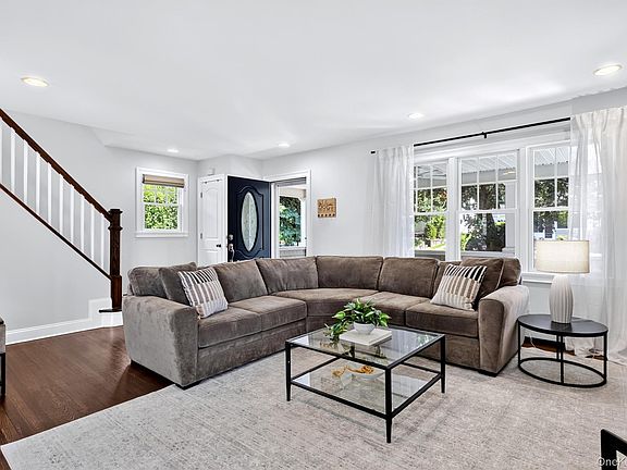4th image of 7 Fairview Avenue