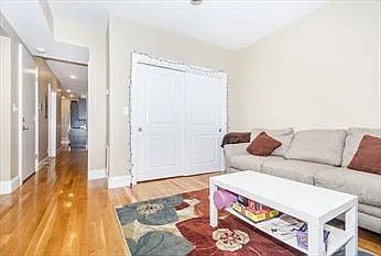 4 Saint Margaret St #2 — Photo 2