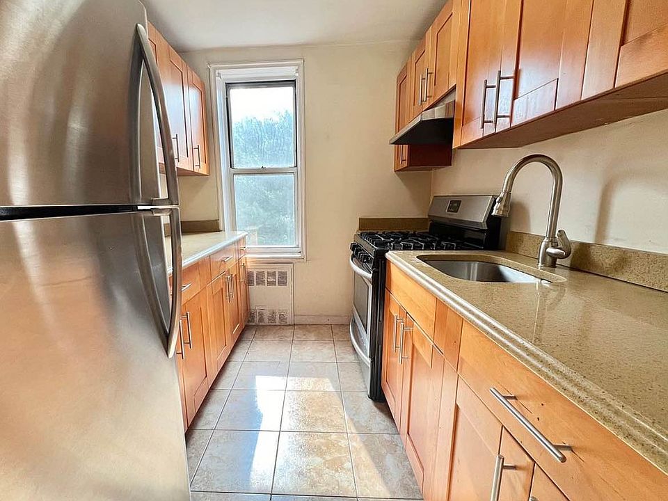 2nd image of 853 Walton Ave #3U