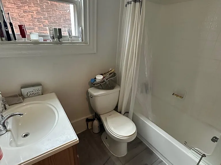 2318 Flora St — Photo 6