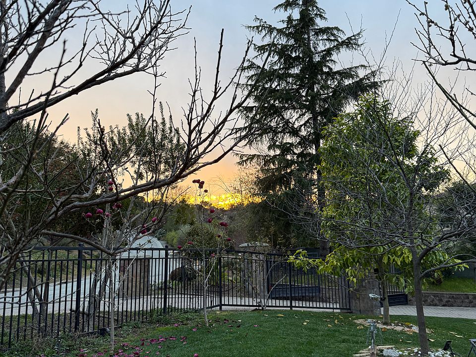 1st image of 12125 Oak Park Ct #2F