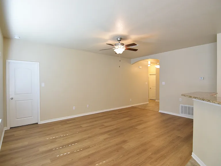 8025 Redbrush — Photo 8