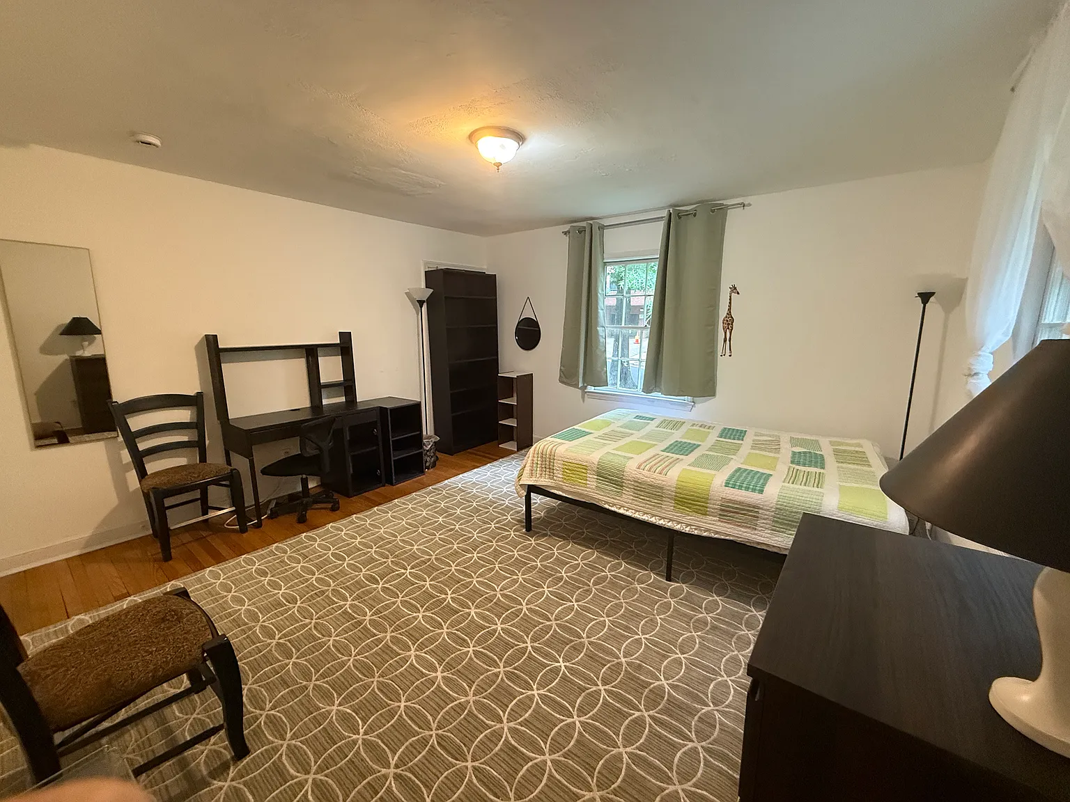 5 bed, $1,100 — Photo 3